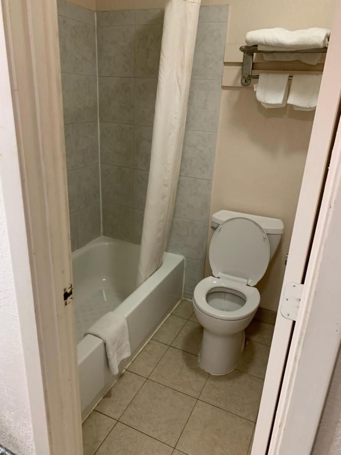 Regency Inn Jewett エクステリア 写真