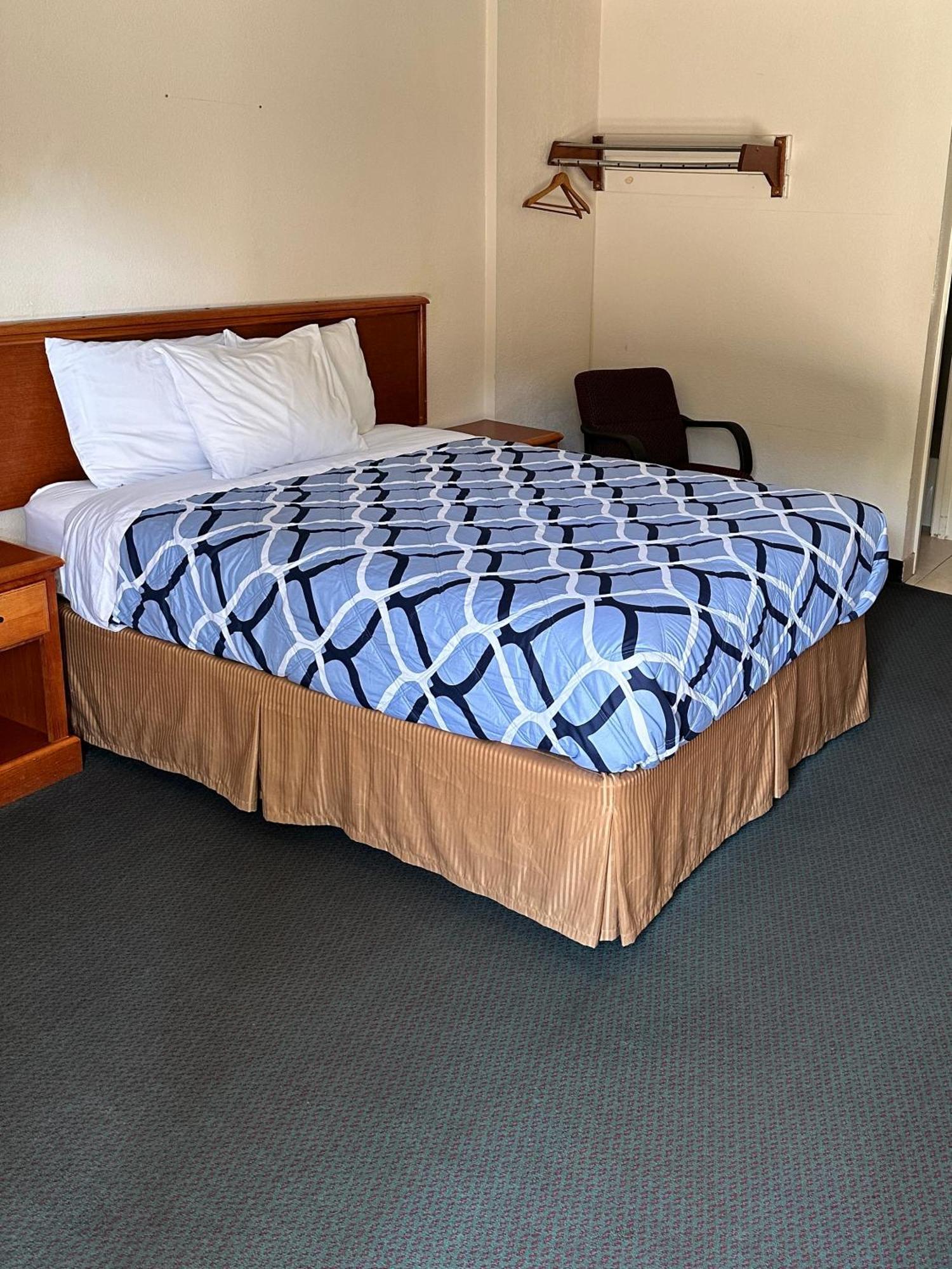 Regency Inn Jewett エクステリア 写真