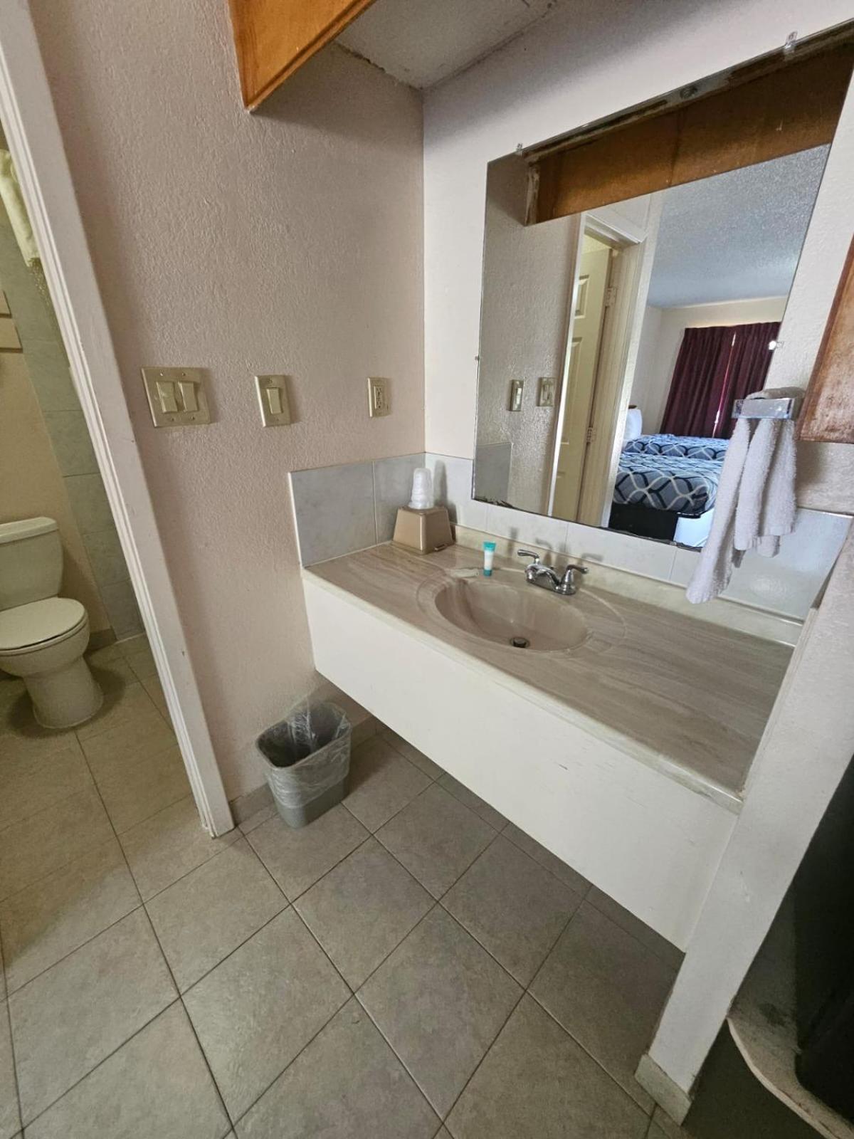 Regency Inn Jewett エクステリア 写真