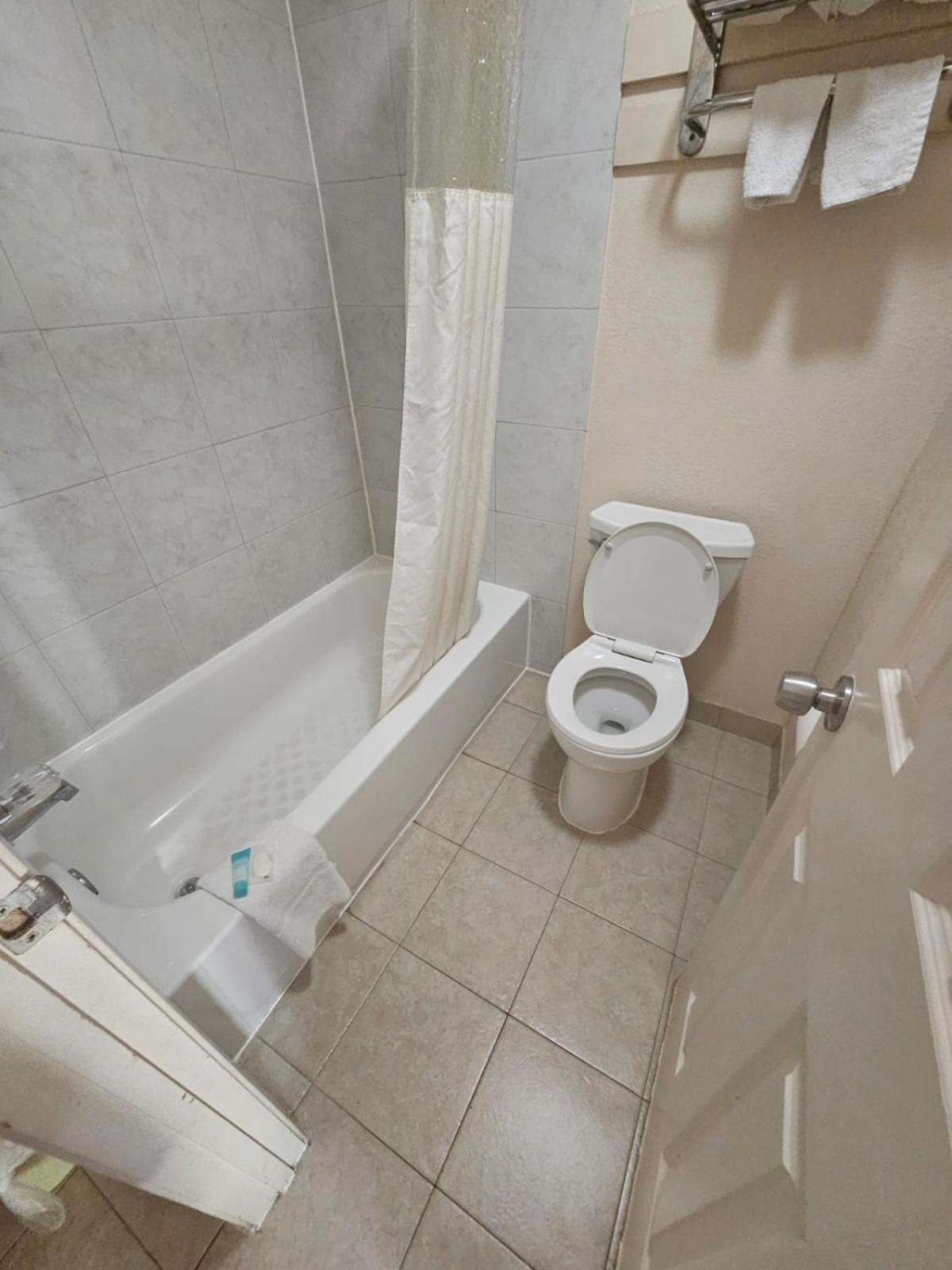 Regency Inn Jewett エクステリア 写真