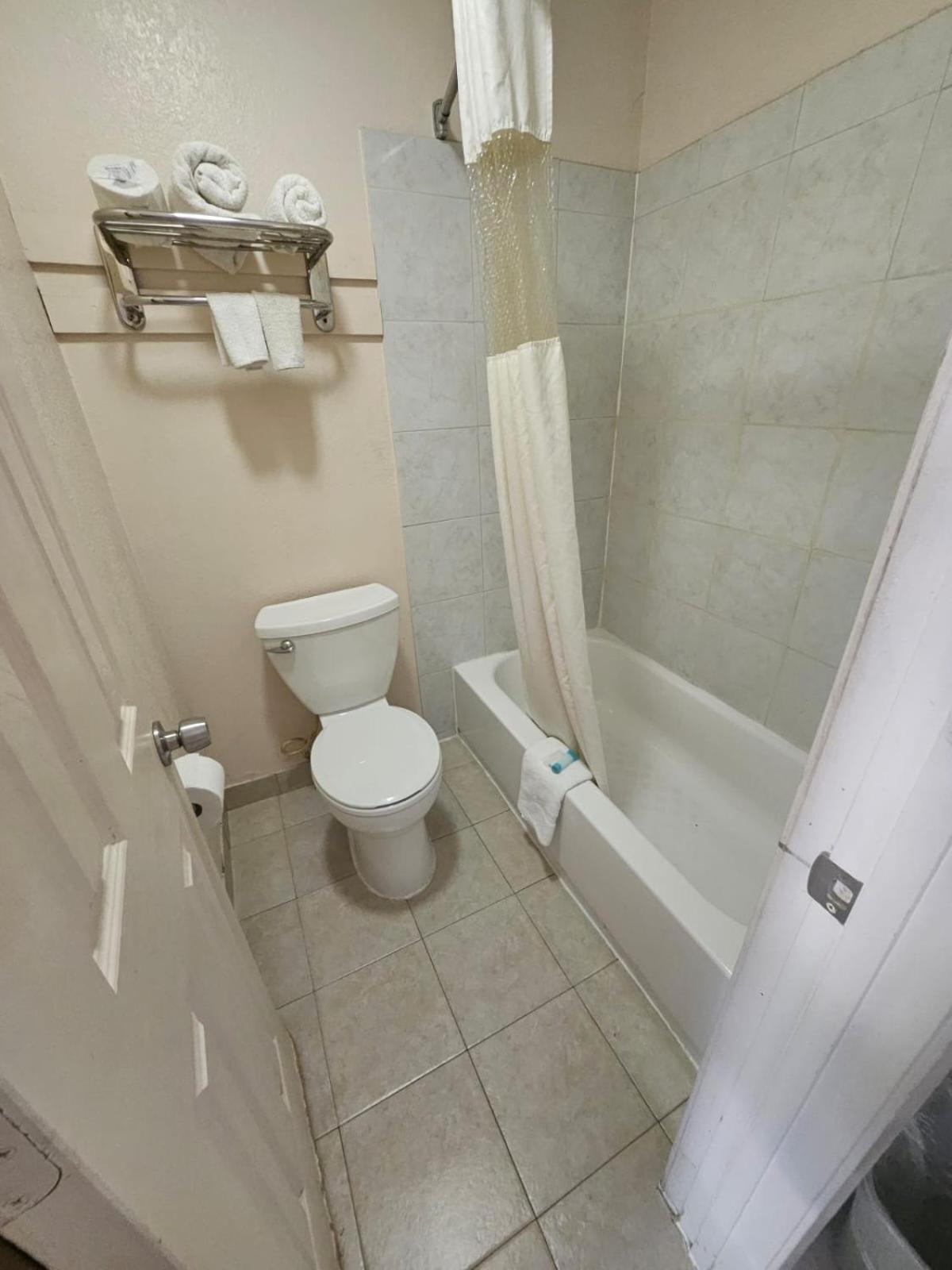 Regency Inn Jewett エクステリア 写真