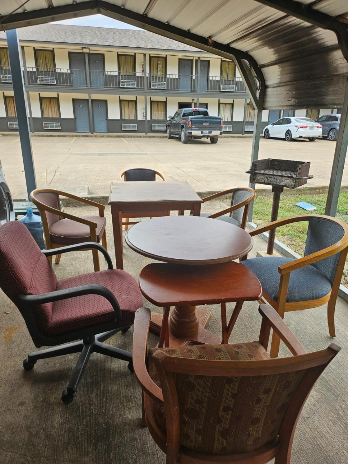 Regency Inn Jewett エクステリア 写真