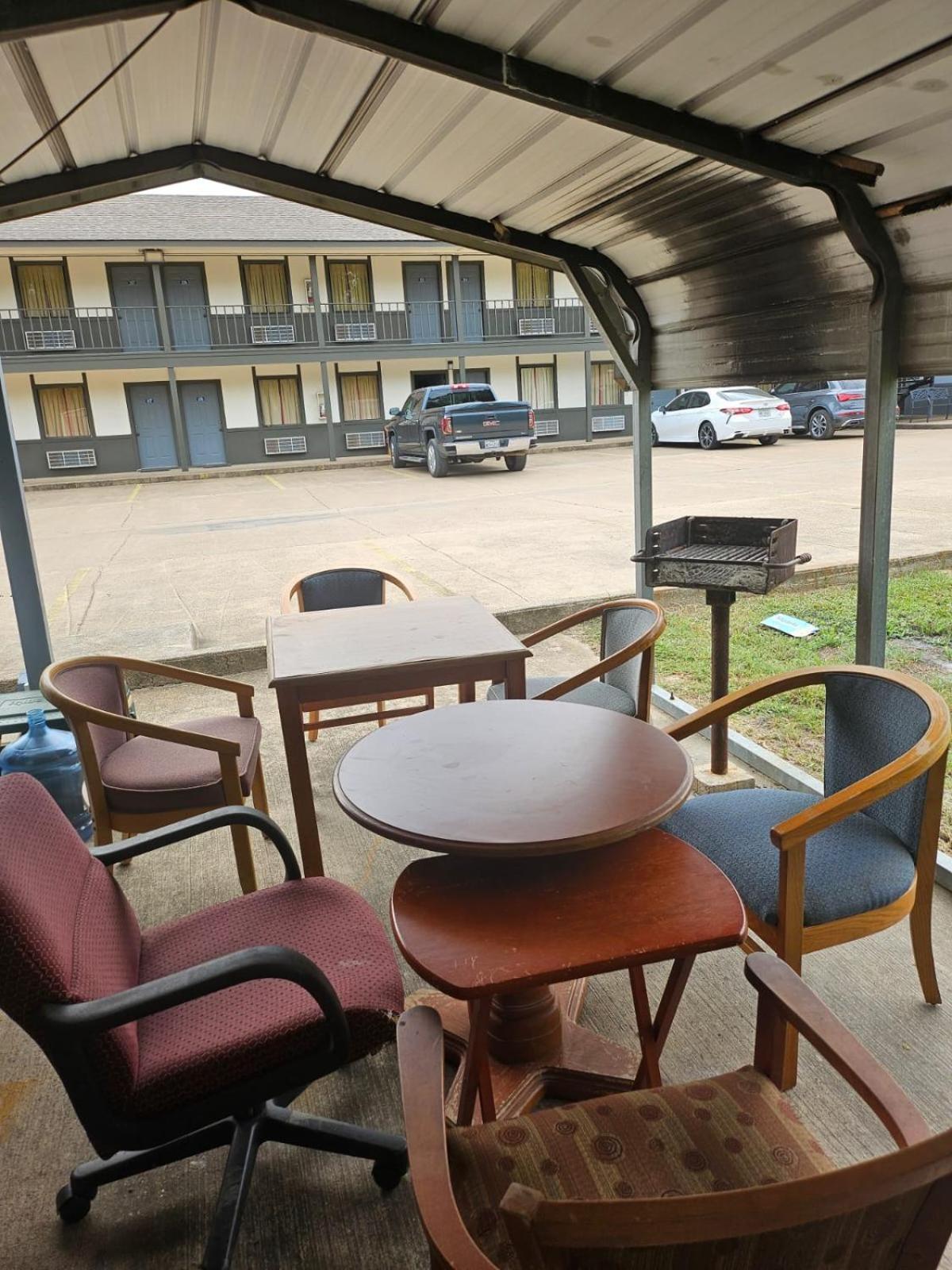 Regency Inn Jewett エクステリア 写真